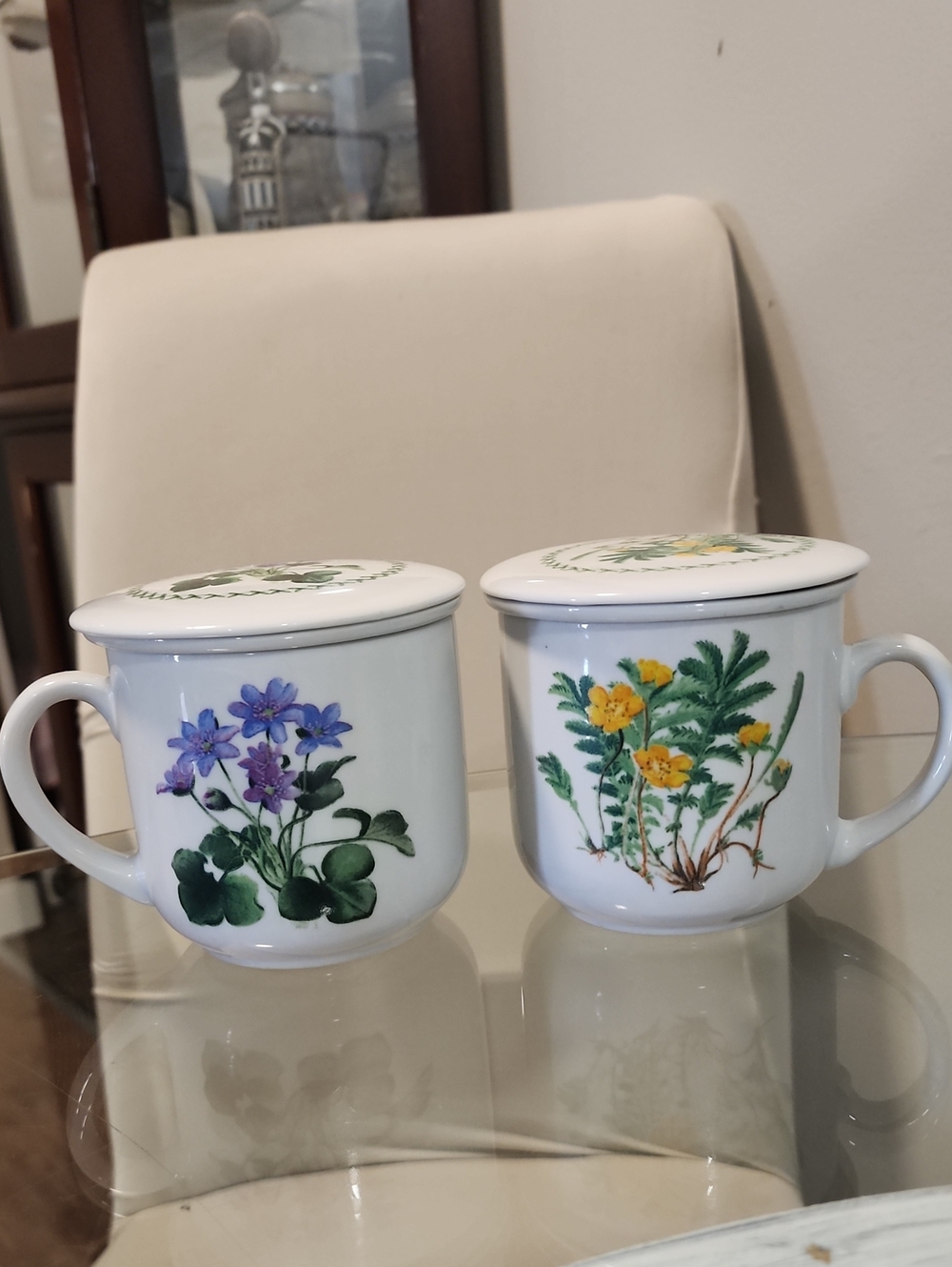Beatiful Floral Porcelain Tea Infusion Mugs With Lids Set Of Two